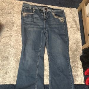 Earl jeans size 20W. Bling pocket design